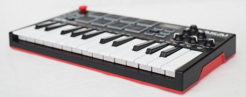 Синтезатор AKAI MPK Mini Play черный/красный фото