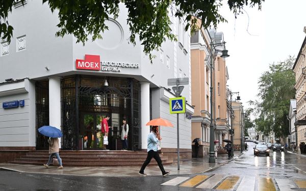 Объем торгов на Мосбирже в выходные вырос на 50% и превысил ₽15 млрд